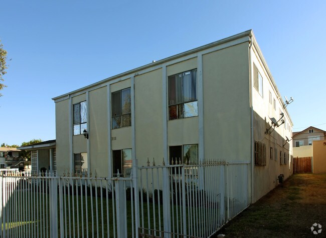 Building Photo - 902 S Citron St