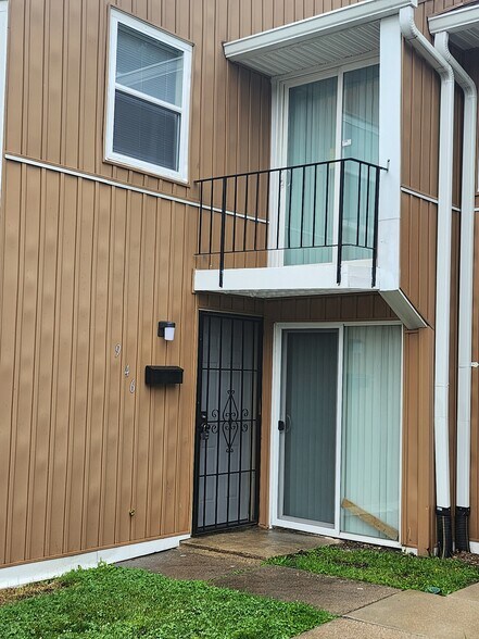 Front view - 946 Morningside Ln