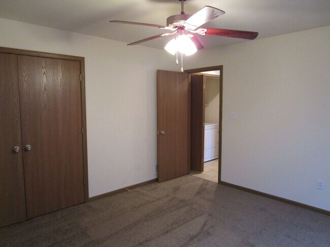 Building Photo - 501-503 Glenstone Dr.