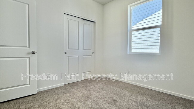 Building Photo - 5304 E Norma Ave