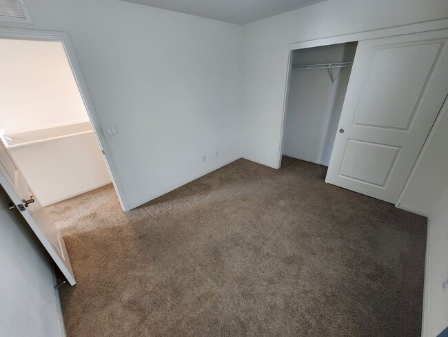 Building Photo - Lovely Two Story Home in Mountain Edge Community