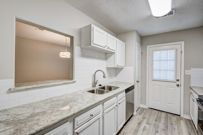 Building Photo - 10559 Royal Andrews Dr