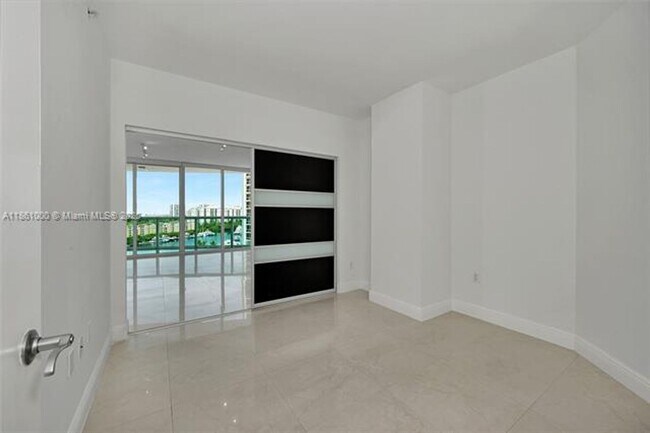 Building Photo - 19400 Turnberry Way