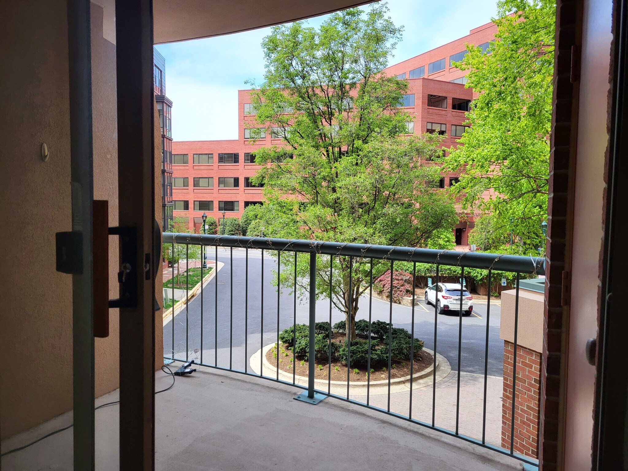Balcony handrail - 4808 Moorland Ln