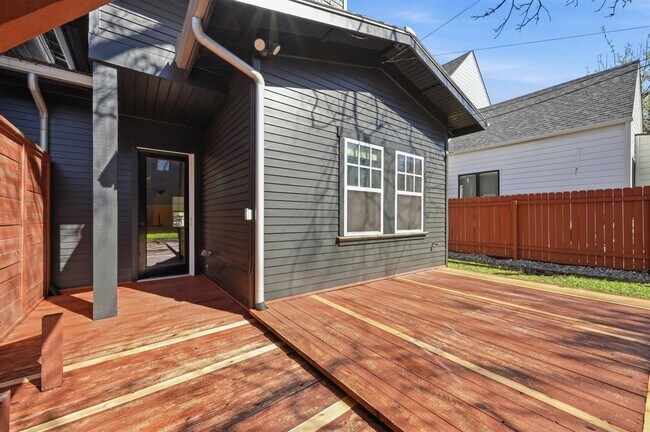 Building Photo - 3203 Locke Ln