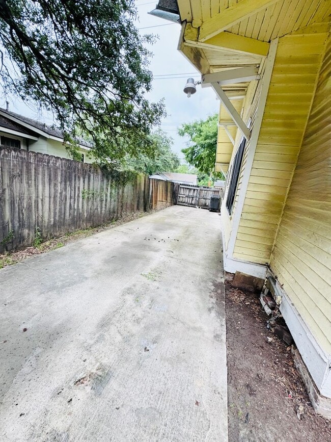 Building Photo - 3648 Evangeline St