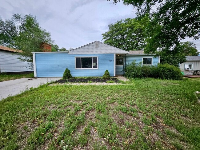 Primary Photo - Updated one level ranch home close to UCCS!