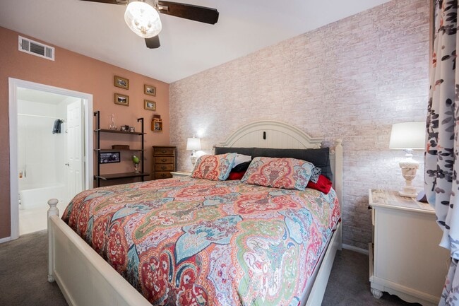 Building Photo - Beautiful 2 bedroom condo-North Las Vegas