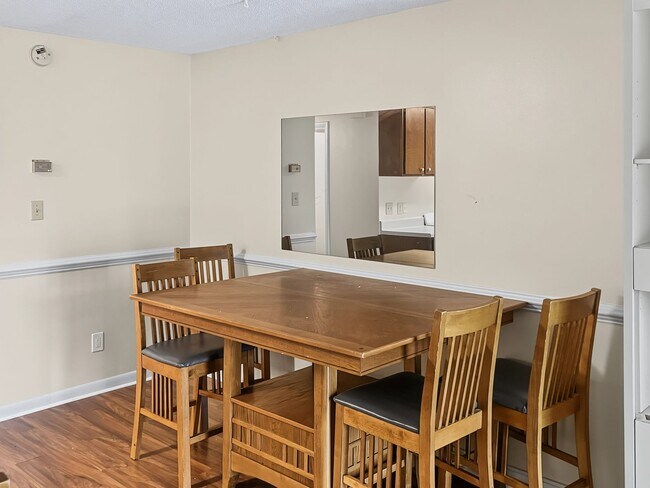 Building Photo - 3007 Huntleigh Dr