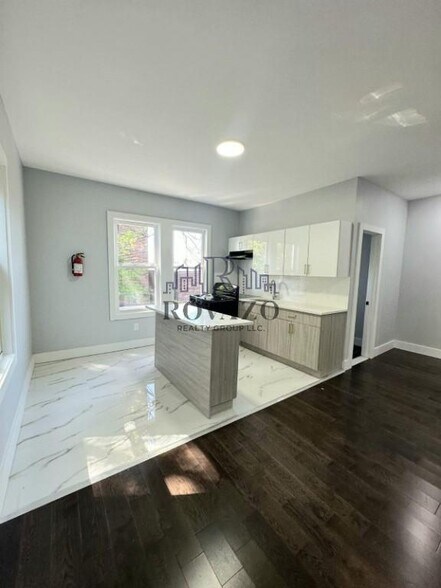 Primary Photo - 152 N 6th St