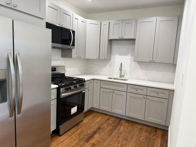 Building Photo - 272 Broadway