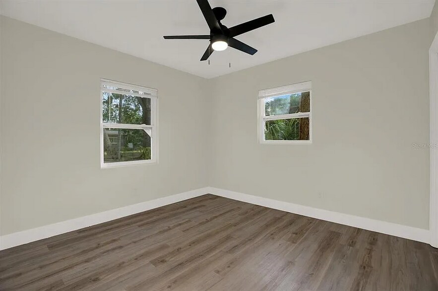 Building Photo - 1352 Parkwood St