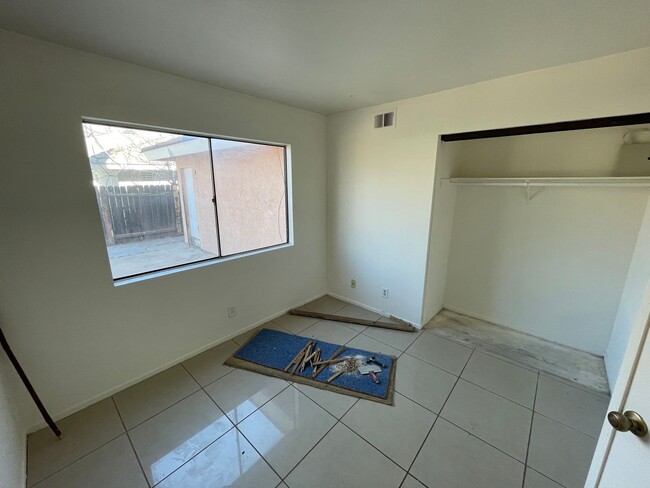 Building Photo - LARGE 4 BEDROOM 3 BATHROOM HOME IN MORENO ...