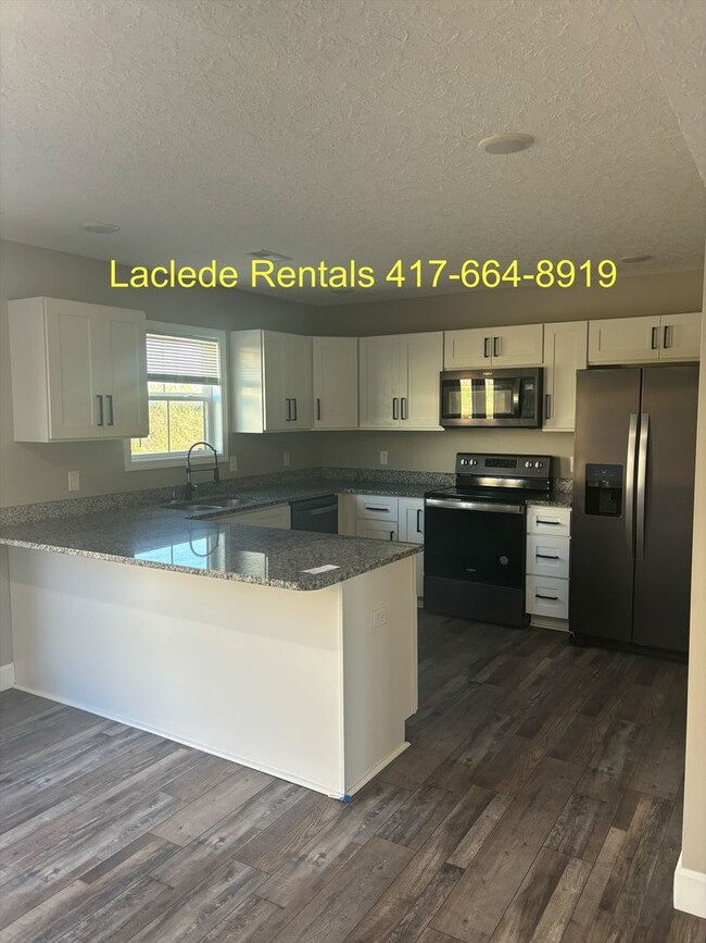 Building Photo - 3 BEDROOM 2.5 BATHROOM TOWNHOUSE FOR RENT