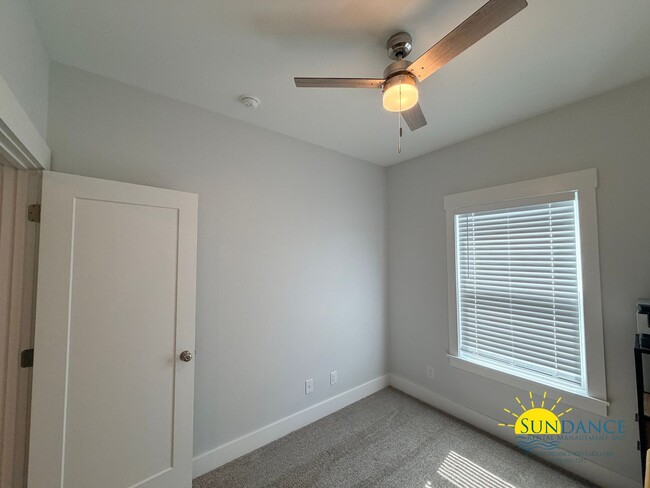 Building Photo - Gorgeous 2 Story 4 Bedrooms Townhome in Fort Walton Beach!