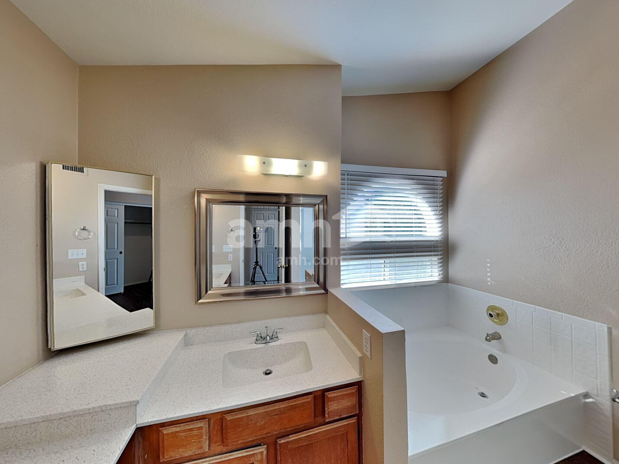 Building Photo - 7010 W Oraibi Dr