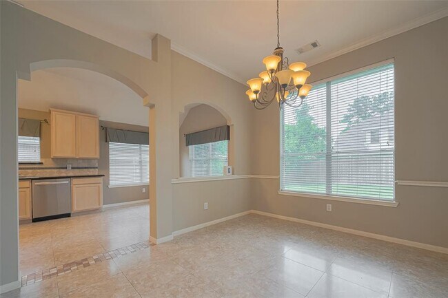 Building Photo - 9502 Willow Crossing Dr