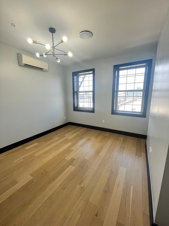 41 Van Wagenen 2R - 46 Van Wagenen Ave