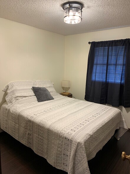 Building Photo - 617 4th St