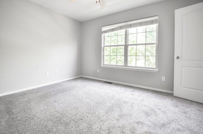 Building Photo - 1446 W Netherland Way