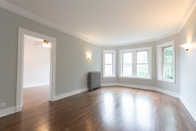 Building Photo - 1730 W Foster Ave