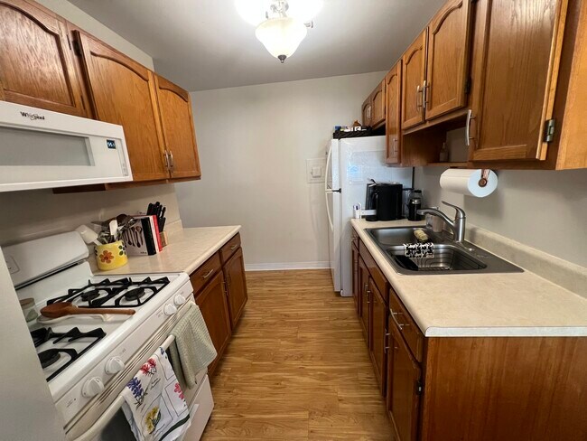 Building Photo - 481 Duane Terrace