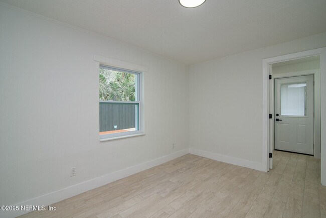 Building Photo - 111 Zoratoa Ave