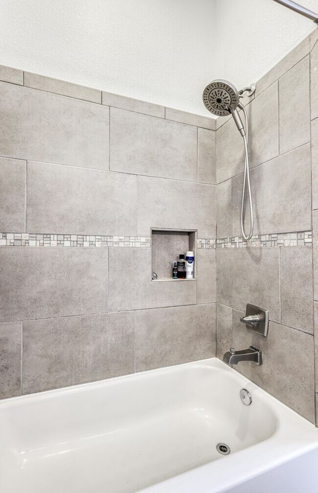 Building Photo - We have a beautiful home fully furnished with 4 bedroom-2 baths