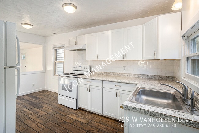 Building Photo - 729 W Van Hoesen Blvd