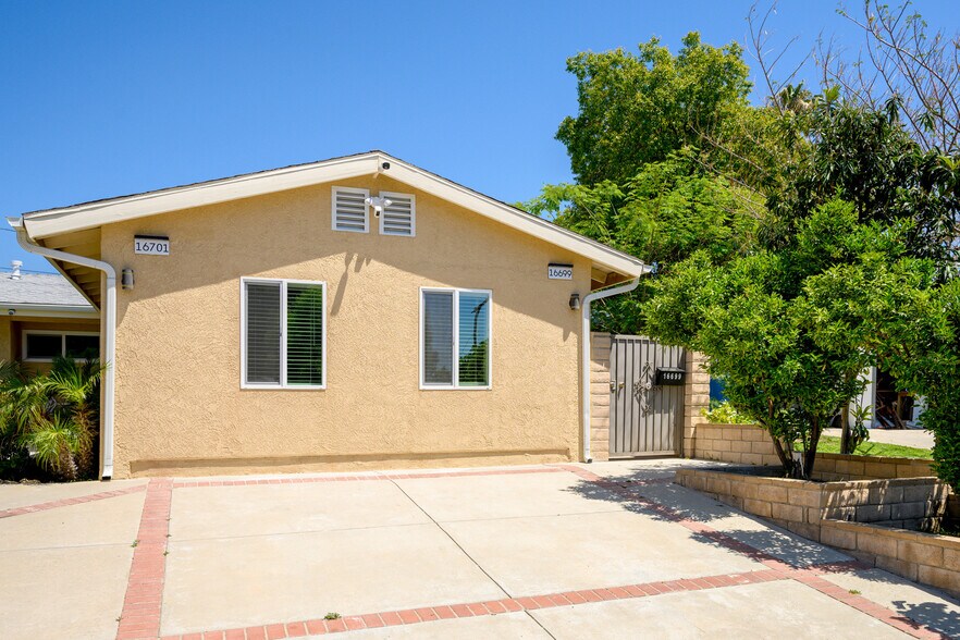 Primary Photo - 16701 Itasca St
