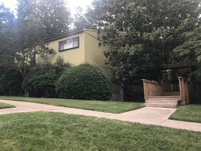 Building Photo - 611 Pine Ridge Pl