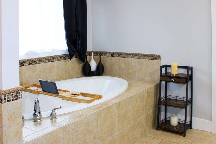 Building Photo - 7801 Rushmore Ave NE