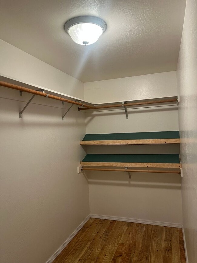 Building Photo - 2 Bedroom 2.5 Bath House