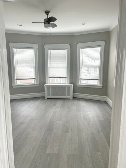 Living Room - 10 Devon Ter