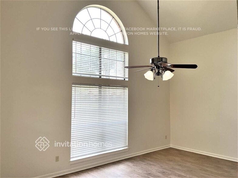 Building Photo - 1803 Shoreline Dr