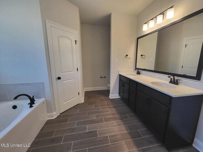 Building Photo - 860 Leeward Dr
