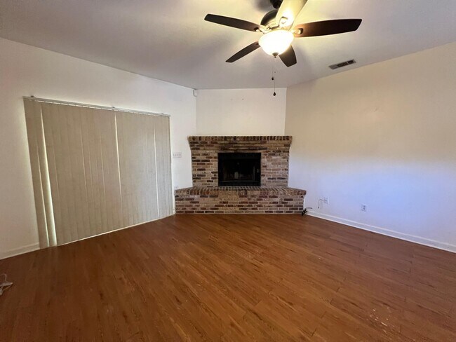 Building Photo - 2552 Panther Creek Rd