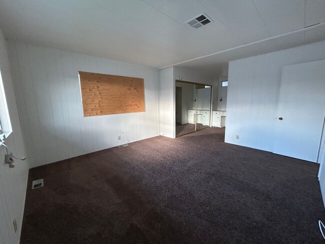 Building Photo - Cozy two bed two bath located in 55+ Commu...