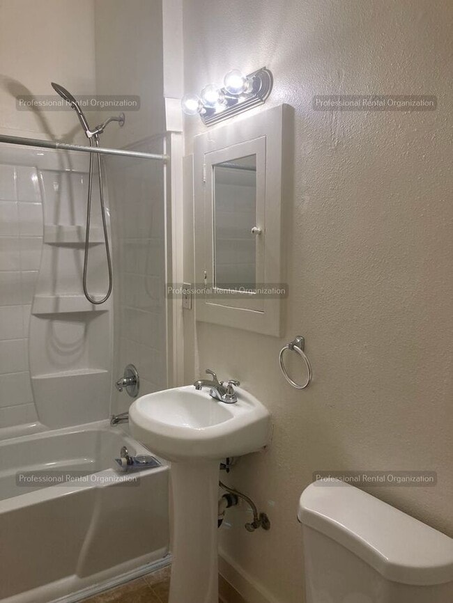 Building Photo - One bedroom Gem in Heart of Quaint, Historic West Petaluma