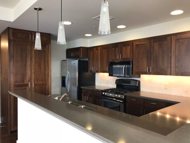 Building Photo - Perfect Sunset View Condo!!