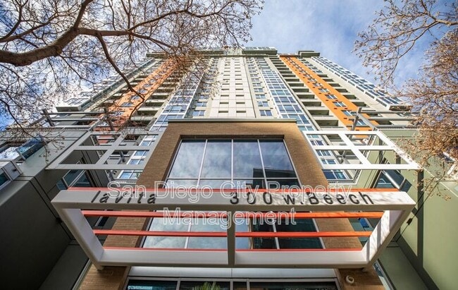 Building Photo - 300 W Beech St