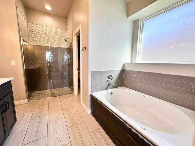 Building Photo - Spacious 4-Bedroom Home with Pool in Yukon