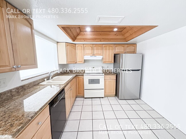 Building Photo - 5833 W Chicago St