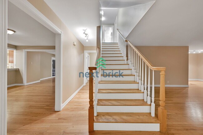 Building Photo - Stunning Bellevue Home for Rent