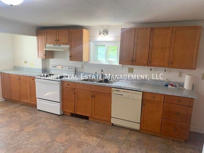 Building Photo - 2478 US-2