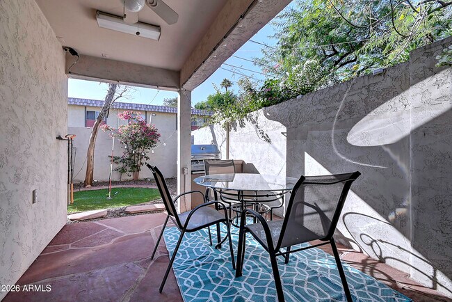 Building Photo - 1027 W 19th St