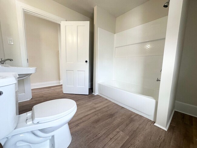 Building Photo - 1201 S 15th St