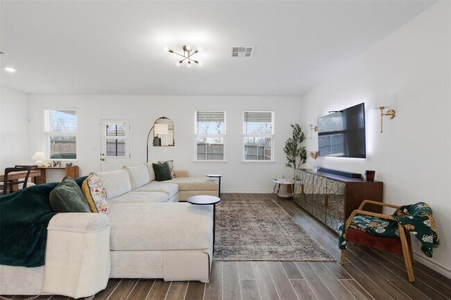 Building Photo - 203 Stinchcomb Rd