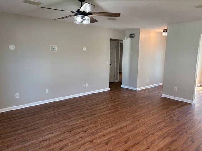 Building Photo - 116 Wax Myrtle Ct