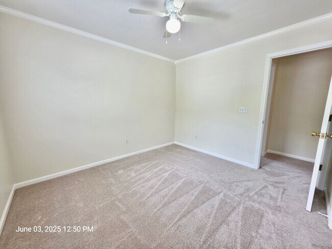 Building Photo - Thoughtfully updated 3 bedroom in Summervi...
